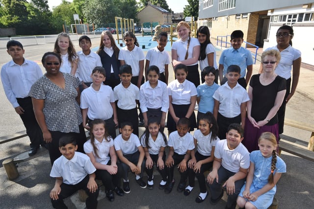 Y615 Year 6 leavers at  The Beeches school  Mrs Shabaya and Mrs Pearl's class EMN-150907-232245009