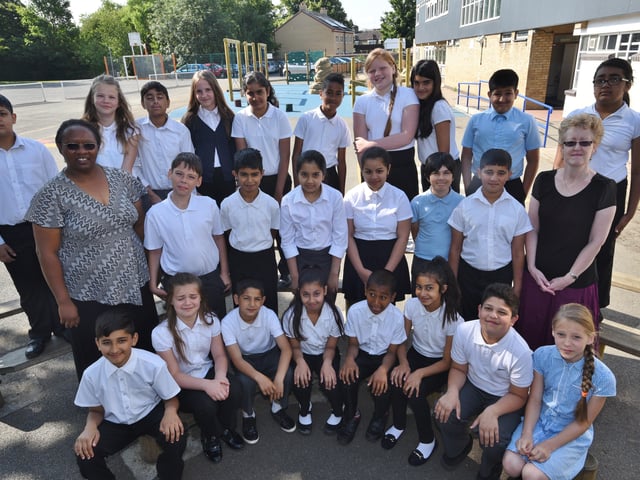 Y615 Year 6 leavers at The Beeches school Mrs Shabaya and Mrs Pearl's class EMN-150907-232245009