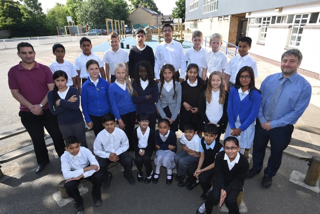 Y615 Year 6 leavers at  The Beeches school Mr Fisk and Mr Hussain's class EMN-150907-232147009