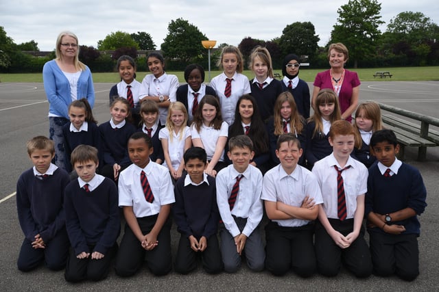 Y615 Year 6 leavers at Highlees primary school (Mrs Ashcroft and Mrs Brown class) EMN-150907-232641009