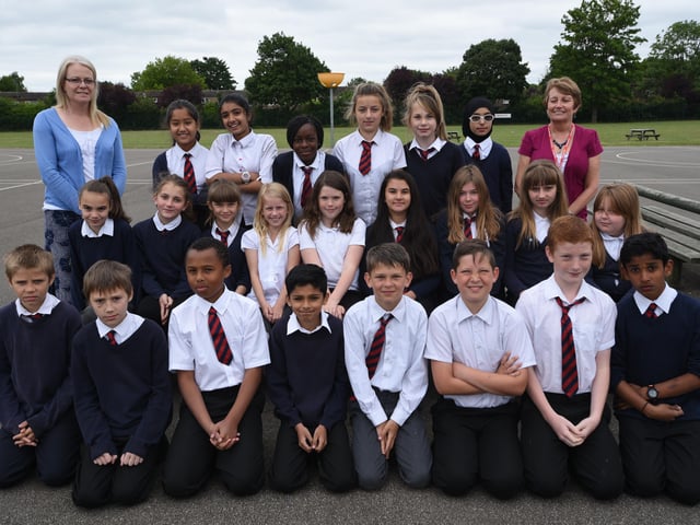 Y615 Year 6 leavers at Highlees primary school (Mrs Ashcroft and Mrs Brown class) EMN-150907-232641009