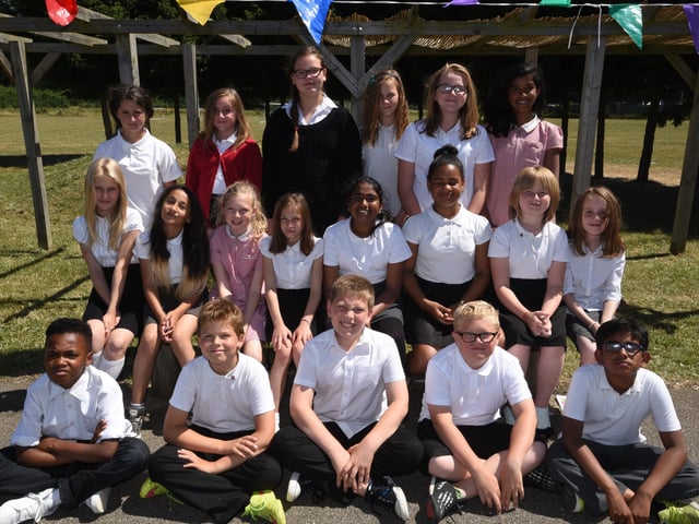 Y615 Year 6 leavers at  Middleton Primary school Mrs Rodgers class EMN-150907-235838009