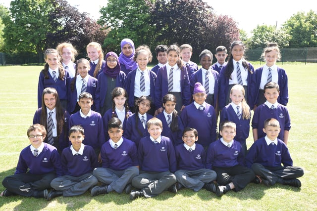 Y615 Year 6 leavers at Newark Hill Academy Mrs Green class EMN-150907-232840009