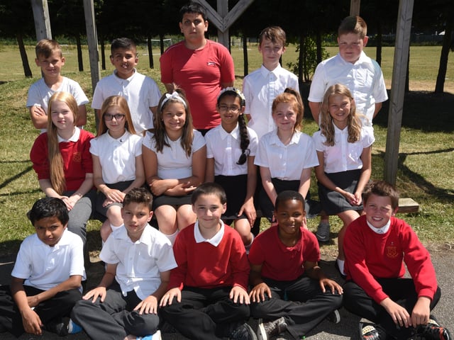 Y615 Year 6 leavers at  Middleton Primary school Mr Macaleese class EMN-150907-235825009