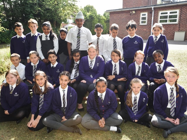 Y615 Year 6 leavers at Dogsthorpe Academy Mrs Spiniello's class EMN-150907-233611009
