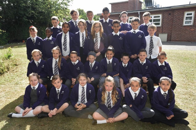Y615 Year 6 leavers at Dogsthorpe Academy Miss Bland's class EMN-150907-233623009