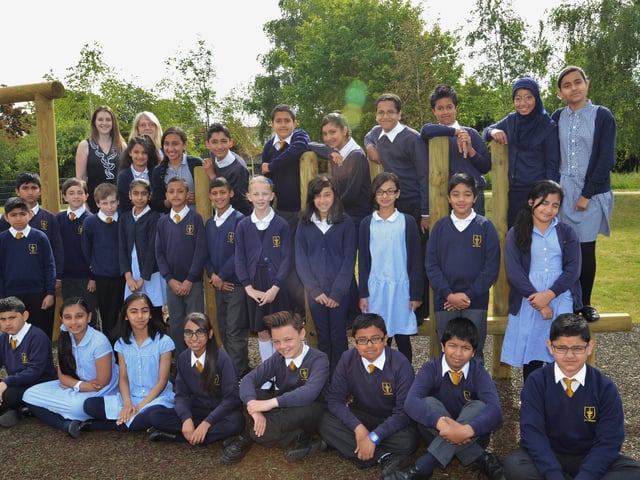Y615  All Saints C Of E Primary school Year 6 leavers Miss Conner's class EMN-150907-233924009