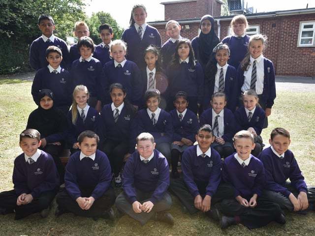 Y615 Year 6 leavers at Dogsthorpe Academy Mrs Jordan's class EMN-150907-233707009