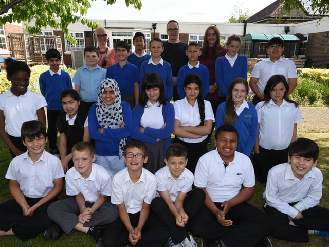 Y615 Year 6 leavers at Abbotsmede primary school. Mr Davey's class with Miss Pemberton and Ms Henderson. EMN-150907-233740009