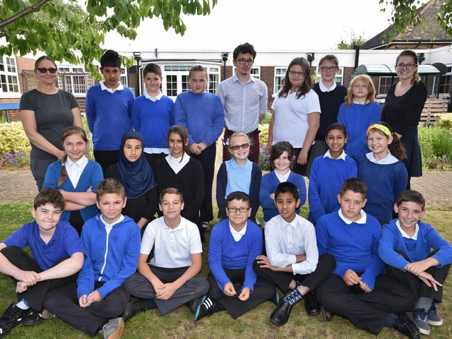Y615 Year 6 leavers at Abbotsmede primary school. Miss Etchell's class with Mr Key and Miss Lack EMN-150907-233806009