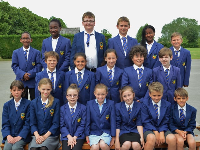 Y615 Southfields Primary School year 6 leavers. Mrs Urciuoli's class EMN-150907-233950009