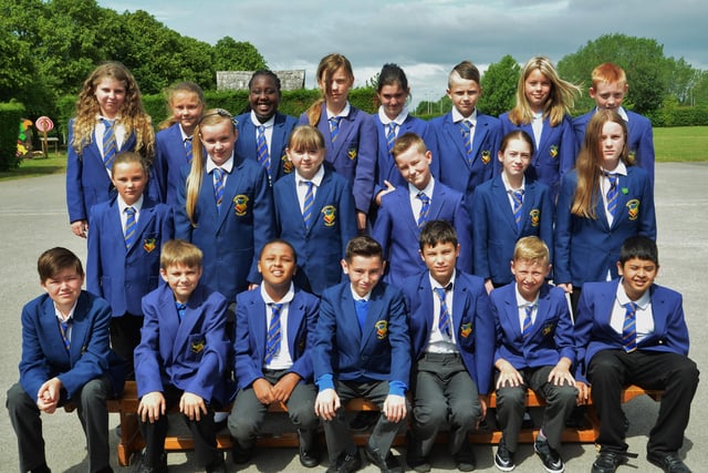 Y615 Southfields Primary School year 6 leavers.  Mrs Rizzo's class EMN-150907-234024009