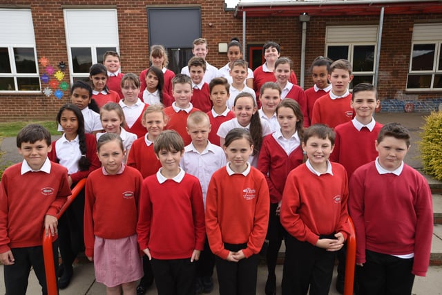 Y615  Year 6 leavers at Stanground  St John's C of E school, EMN-150907-230657009