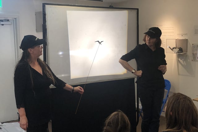 Beachy Head Afterlight Festival on October 29. Shadow puppet show with Idolrich Theatre Rotto. The session leaders explain different types of puppets used. SUS-220118-084143001