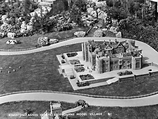 Eastbourne Model Village was built by Benjamin White and was a tourist attraction at the Redoubt Fortress from 1954 to 1975. SUS-220802-101111001