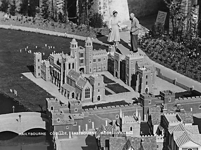 Eastbourne Model Village was built by Benjamin White and was a tourist attraction at the Redoubt Fortress from 1954 to 1975. SUS-220802-101142001