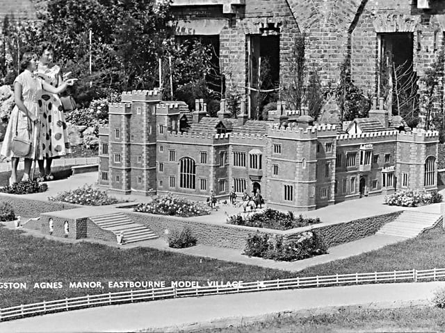Eastbourne Model Village was built by Benjamin White and was a tourist attraction at the Redoubt Fortress from 1954 to 1975. SUS-220802-101152001