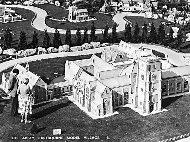 Eastbourne Model Village was built by Benjamin White and was a tourist attraction at the Redoubt Fortress from 1954 to 1975. SUS-220802-101243001