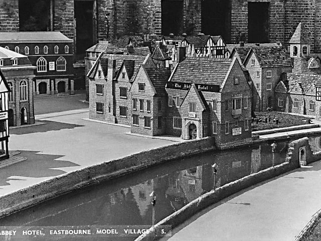 Eastbourne Model Village was built by Benjamin White and was a tourist attraction at the Redoubt Fortress from 1954 to 1975. SUS-220802-101202001