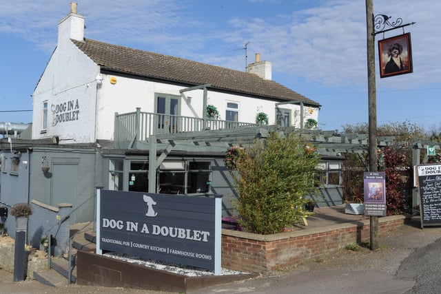 Dog-in-a-Doublet pub, North Bank near Whittlesey EMN-171017-153430009