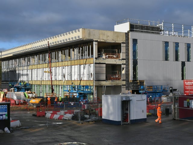 Topping out ceremony at the new ARU Peterborough site at Bishop's Road. EMN-220214-144956009