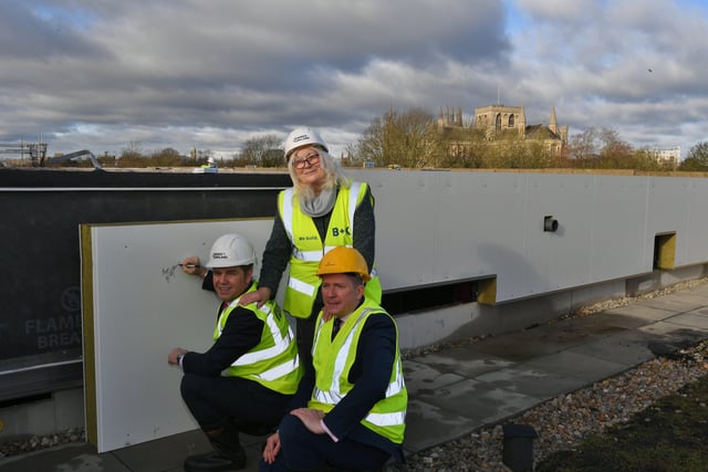 Topping out ceremony at the new ARU Peterborough site at Bishop's Road. Cllr Lynne Ayres with Mayor Dr Nik Johnson and Prof. Ross Renton EMN-220214-145124009