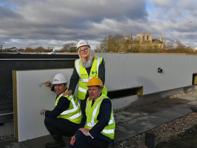 Topping out ceremony at the new ARU Peterborough site at Bishop's Road. Cllr Lynne Ayres with Mayor Dr Nik Johnson and Prof. Ross Renton EMN-220214-145124009