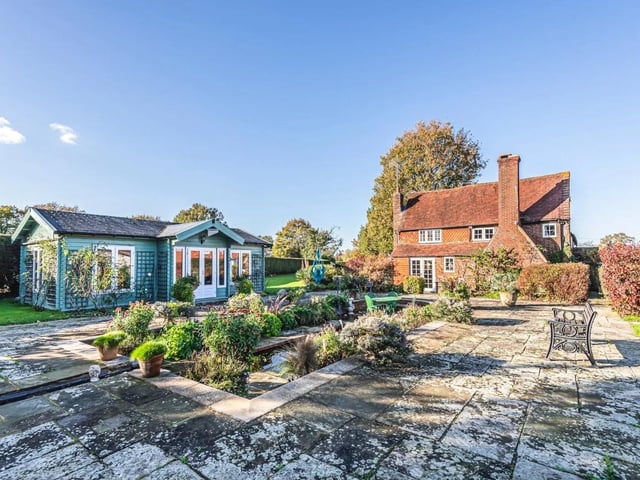 Dowlands Lane, Smallfield, Horley SUS-220215-071707001