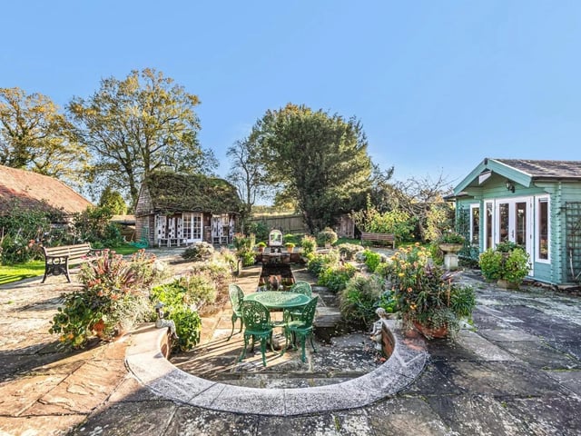 Dowlands Lane, Smallfield, Horley SUS-220215-071545001