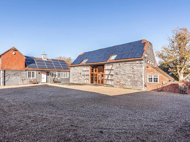 Dowlands Lane, Smallfield, Horley SUS-220215-071647001