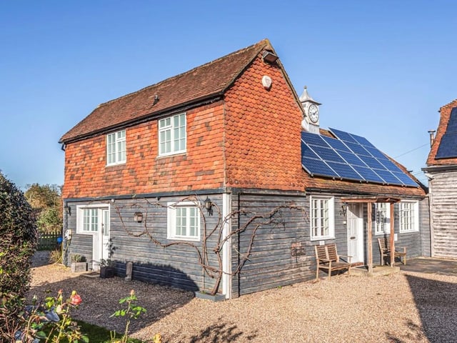 Dowlands Lane, Smallfield, Horley SUS-220215-071657001