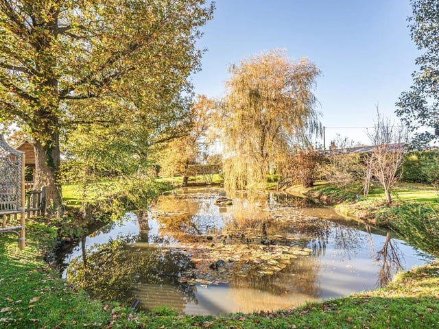 Dowlands Lane, Smallfield, Horley SUS-220215-071637001