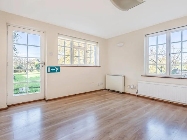 Dowlands Lane, Smallfield, Horley SUS-220215-071434001