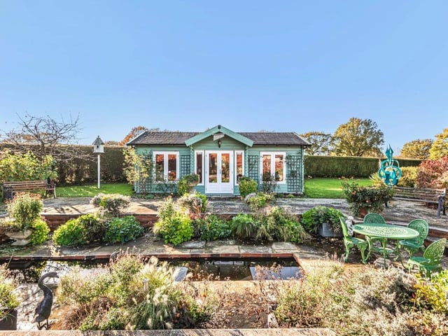 Dowlands Lane, Smallfield, Horley SUS-220215-071555001