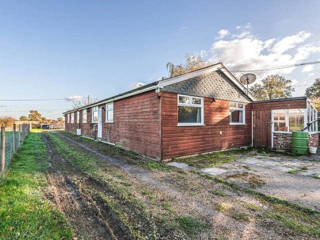 Dowlands Lane, Smallfield, Horley SUS-220215-071616001