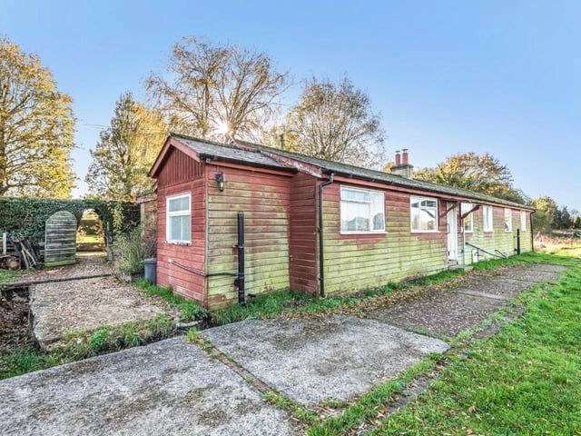 Dowlands Lane, Smallfield, Horley SUS-220215-071627001