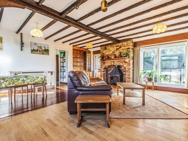 Dowlands Lane, Smallfield, Horley SUS-220215-071807001