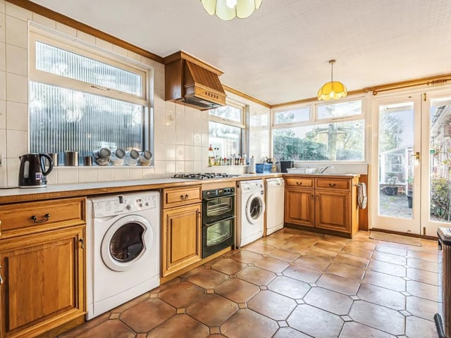 Dowlands Lane, Smallfield, Horley SUS-220215-071817001
