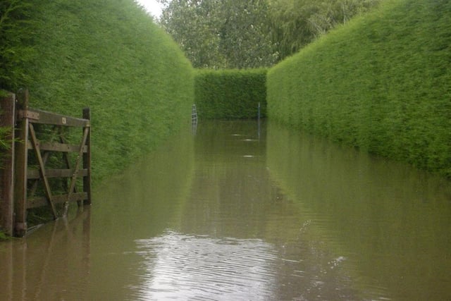 Uckfield flooding. 20-7-07 MAYOAK0003495664