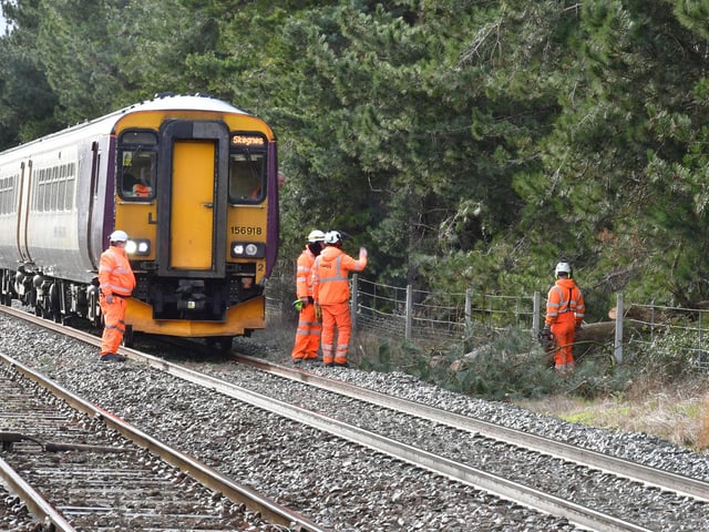 Engineers work to clear a fallen tree on the railway line at Kelby Lane crossing, between Sleaford and Ancaster. EMN-220218-181929001