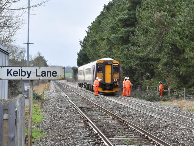 Engineers work to clear a fallen tree on the railway line at Kelby Lane crossing, between Sleaford and Ancaster. EMN-220218-181909001