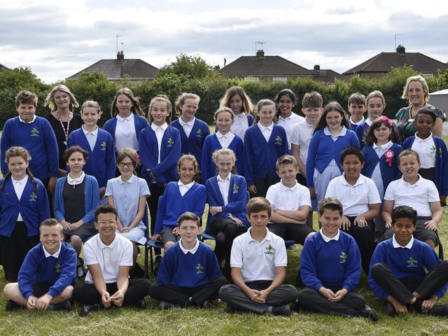 Oaksale primary school year 6 leavers Y619 EMN-190107-161240009