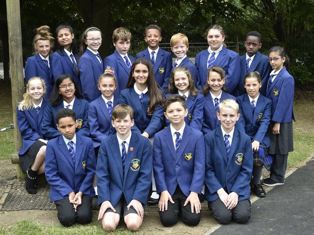 Southfields primary school year 6 leavers (4) Y619 EMN-190907-182900009