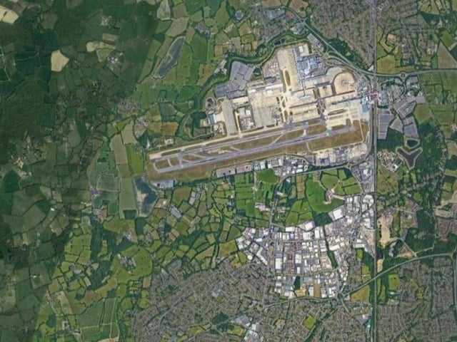 The average property price in Langley Green & Gatwick Airport was £290,000.