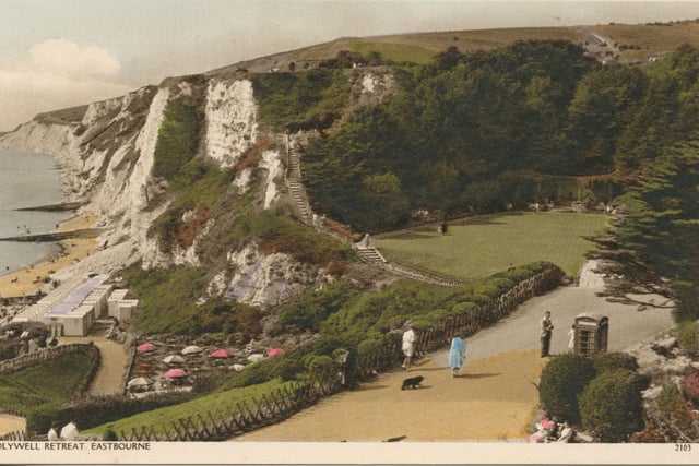 Holywell c.1910, the settlement has gone and the quarry is grassed over (courtesy Eastbourne Heritage Service) SUS-140827-114324001
