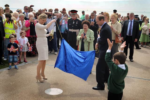 Prince Edward, Earl of Wessex, and Sophie, Countess of Wessex, visit Bexhill. 5/7/12 SUS-220223-133128001
