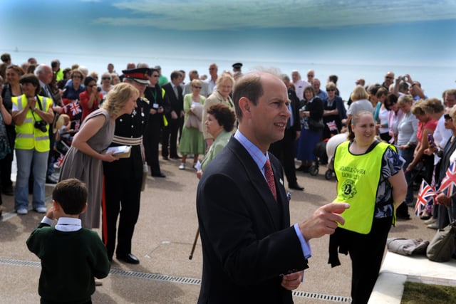 Prince Edward, Earl of Wessex, and Sophie, Countess of Wessex, visit Bexhill. 5/7/12 SUS-220223-133248001