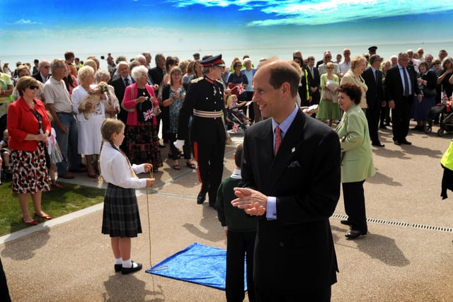 Prince Edward, Earl of Wessex, and Sophie, Countess of Wessex, visit Bexhill. 5/7/12 SUS-220223-133259001