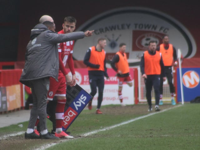 Lewis Young gives sub Archie Davies instructions. Crawley Town v Scunthorpe United. Picture by Cory Pickford SUS-220503-184306004