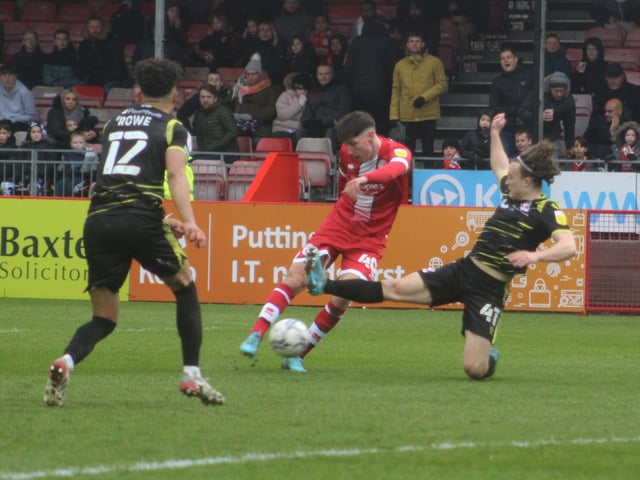 Isaac Hutchinson shoots. Crawley Town v Scunthorpe United. Picture by Cory Pickford SUS-220503-184329004